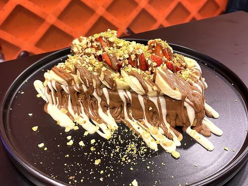 SÜTLÜ ÇİKOLATALI WAFFLE